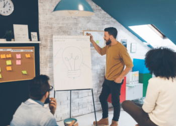 5 πράγματα που πρέπει να λάβετε υπόψη πριν ενταχθείτε σε ένα εταιρικό πρόγραμμα επιτάχυνσης