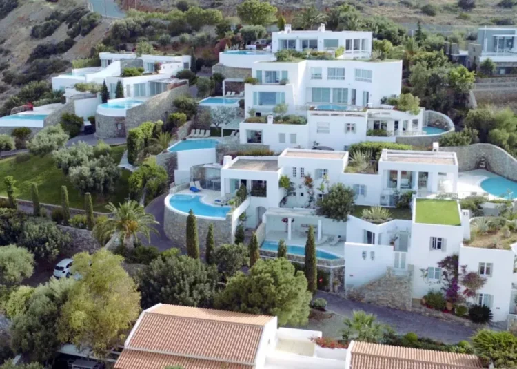 Η Everty εξαγόρασε τo Elounda Gulf Villas
