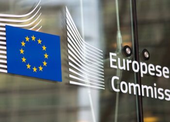 Υψηλά πρωτογενή πλεονάσματα και πρόοδο μεταρρυθμίσεων διαπιστώνει η Κομισιόν