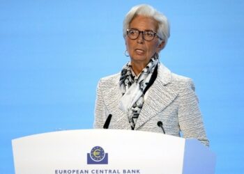 ΕΚΤ – Fed – BoE: Γιατί η Κριστίν Λαγκάρντ ακολουθεί «τον δικό της δρόμο» για τα επιτόκια (πίνακες)