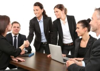 Απασχόληση: Ποιοι άνεργοι βρίσκουν δουλειά – Οι επιχειρήσεις που τους προσλαμβάνουν