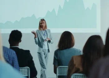 Η προώθηση του ελληνικού επιχειρείν στο επίκεντρο της επίσκεψης της Προέδρου του ΕΒΕΑ στο Ντουμπάι