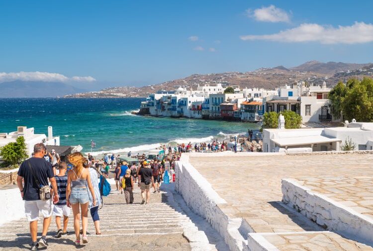 Τουρισμός: Η Αθήνα θα κρίνει το φετινό ρεκόρ – Προβληματισμός για την ύφεση στη Γερμανία και τα ακριβά εισιτήρια
