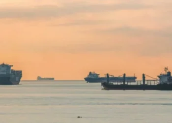 26 ναυτιλιακές Ελλήνων «πλέουν πλησίστιες» στη Wall Street