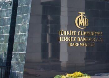 Η Τουρκία πούλησε 199 δισ. δολάρια στο εξάμηνο και 159 τόνους χρυσού το τελευταίο τρίμηνο για να σώσει τη λίρα