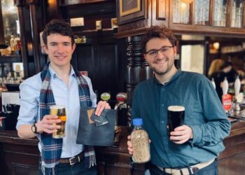 Η Arda Biomaterials συγκεντρώνει 1,3 εκατ. ευρώ για να μεταμορφώσει τη μόδα με δέρμα φτιαγμένο από μπύρα