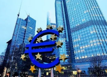 Η ΕΚΤ δεν πατάει «φρένο» στα επιτόκια παρά τη μείωση του πληθωρισμού (γραφήματα)