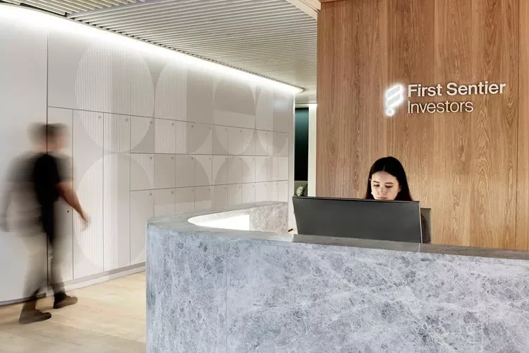 Έκλεισε η συμφωνία της First Sentier με τις πιστώτριες τράπεζες