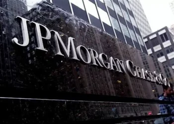 JP Morgan: Ποντάρει σε επενδυτική βαθμίδα ως τα τέλη του έτους – Πότε προτείνει αγορές σε ελληνικά ομόλογα