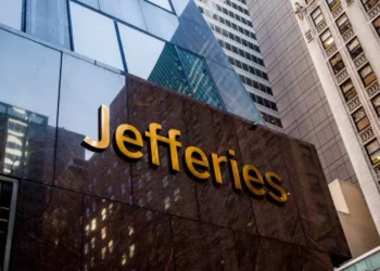 Jefferies: Αυξάνει τις τιμές στόχους σε Εθνική Τράπεζα, Τράπεζα Πειραιώς και Eurobank (γραφήματα)