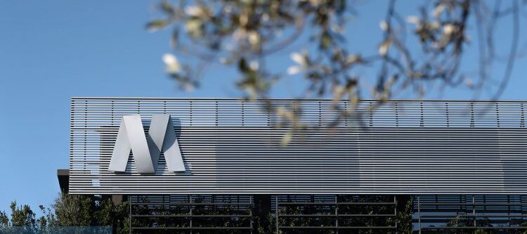 Mytilineos: Τι ζυγίζει και τι σημαίνει για την οικονομία η μεταφορά της έδρας εκτός Ελλάδας