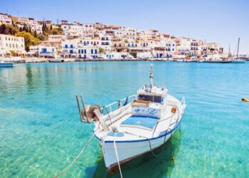 Με δύο ταχύτητες η αρχή της σεζόν για τον τουρισμό