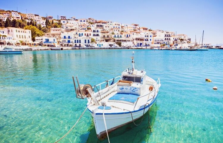 Με δύο ταχύτητες η αρχή της σεζόν για τον τουρισμό