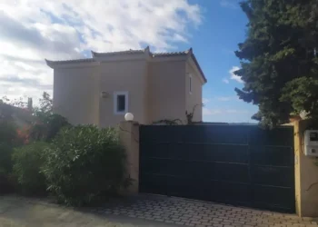 Μαριλένα Μαμιδάκη: Ξανά στο σφυρί το διατηρητέο στην Κυψέλη (pics)