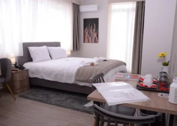 Airbnb: «Ξεπουλάει» φέτος στην Ελλάδα – Διπλασιάστηκαν οι τιμές σε σχέση με το 2019