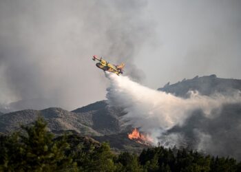 ΓΕΑ: Ασφαλής η αεροπορική βάση της 111ΠΜ – Δεν υπάρχει ενεργό μέτωπο πυρκαγιάς