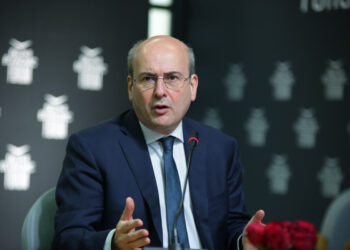 Οικονομία: 4,5 δισ. για εισοδήματα και επιπλέον πιστώσεις 700 εκατ. ευρώ