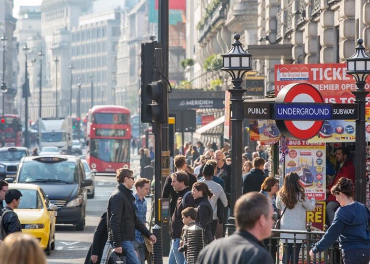 Βρετανία: Απροσδόκητη αύξηση των λιανικών πωλήσεων τον Ιούνιο