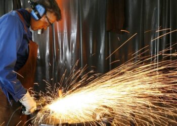 PMI: Σημάδια ύφεσης στις μεγαλύτερες οικονομίες της Ευρωζώνης