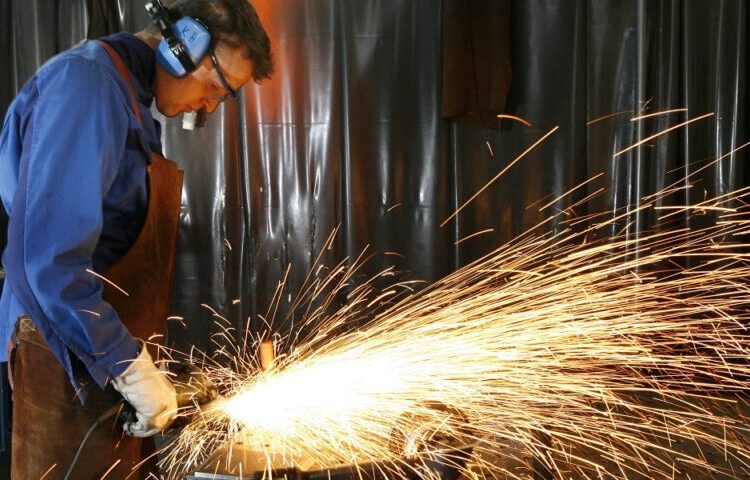 PMI: Σημάδια ύφεσης στις μεγαλύτερες οικονομίες της Ευρωζώνης