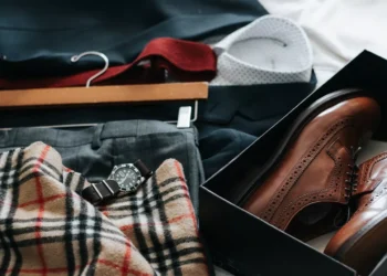 Burberry: Αύξηση 18% στις πωλήσεις με ώθηση από την Κίνα – Πτώση 1,9% για τη μετοχή