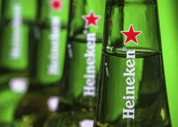 Heineken: Αφρισαν… οι τιμές της μπύρας – Μειώθηκε η κατανάλωση και οι προβλέψεις για κέρδη