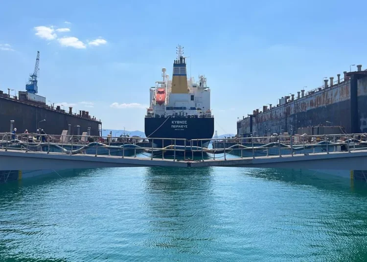 Ναυπηγεία Ελευσίνας: Στη δεξαμενή Στρατή Γ. Ανδρεάδη το πρώτο πλοίο μετά από έξι χρόνια