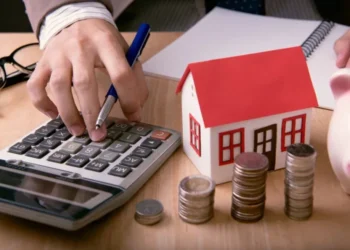 Στεγαστικά δάνεια: Δίκοπο μαχαίρι για δανειολήπτες και τράπεζες το πλαφόν στα επιτόκια