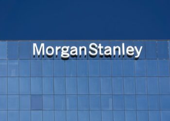Morgan Stanley: Ανεβάζει τις τιμές-στόχους των ελληνικών τράπεζων – Το ράλι δεν θα σταματήσει