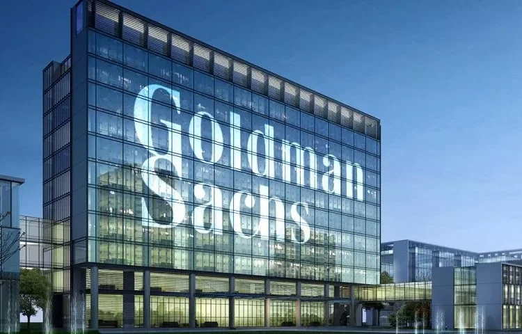 Goldman Sachs: Τι δείχνουν τα τελευταία στοιχεία για τις ελληνικές τράπεζες