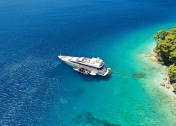 Οι δισεκατομμυριούχοι κάνουν διακοπές στην Ελλάδα – Αλλά όχι πια στη Μύκονο