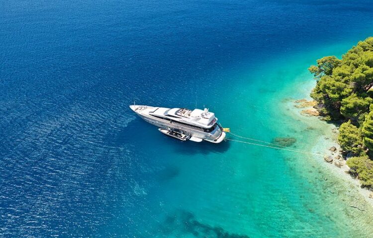 Οι δισεκατομμυριούχοι κάνουν διακοπές στην Ελλάδα – Αλλά όχι πια στη Μύκονο