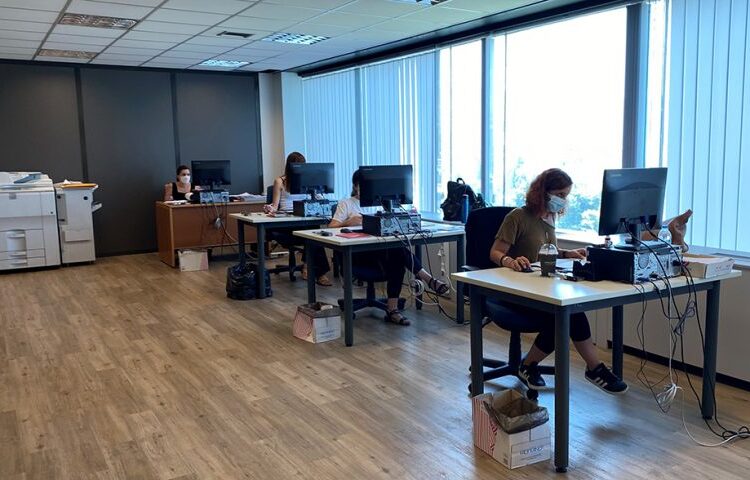 Πώς επιστρέφει ο 13ος μισθός στο Δημόσιο – Oι 6 κατευθύνσεις για τις αυξήσεις των μισθών