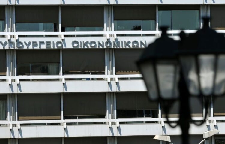 Προϋπολογισμός: 8,6% πάνω από τον στόχο τα έσοδα από φόρους στο 6μηνο