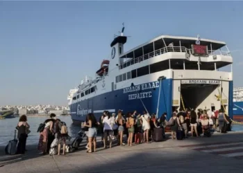 Άνω του 10% η αύξηση της κίνησης στα λιμάνια του Πειραιά και της Ραφήνας