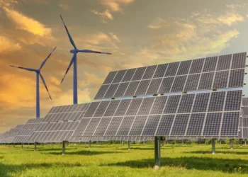 HELLENiQ ΕNERGY: Χρηματοδότηση 766 εκατ. ευρώ από Εθνική Τράπεζα και Eurobank για επενδύσεις σε έργα ΑΠΕ