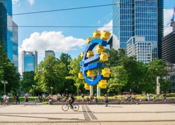 Δεν «πείθει» το σχέδιο της ΕΚΤ – Οι οικονομολόγοι βλέπουν νωρίτερα μείωση των επιτοκίων