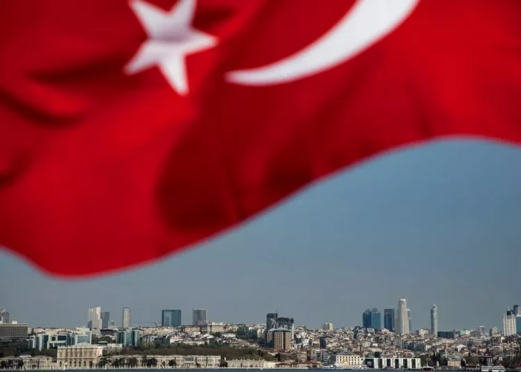 Η Τουρκία δεν έκανε το «χατίρι» των αγορών – Μικρότερη η αύξηση των επιτοκίων, νέα βουτιά για τη λίρα