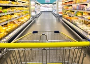 Σούπερ μάρκετ: Η ακρίβεια αδειάζει το καλάθι – Στο -2,5% οι πωλήσεις