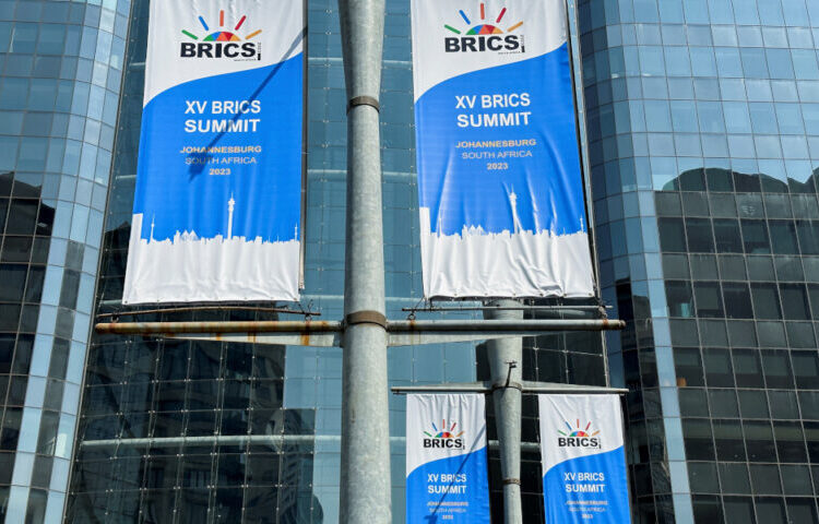 Η Κίνα προτρέπει τους Brics να γίνουν γεωπολιτικός αντίπαλος της G7