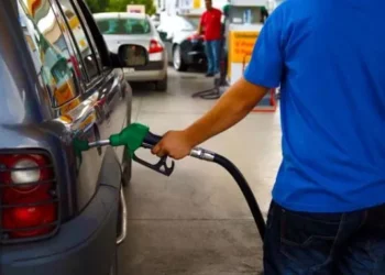 Με «καυτή» βενζίνη πάνω από €2 η μεγάλη έξοδος του Αυγούστου