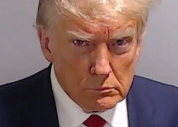 Τραμπ: Η φυλακή, η ιστορική φωτογραφία και η πρώτη ανάρτηση στο Twitter μετά από 2 χρόνια