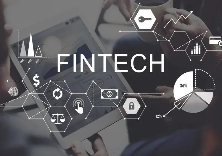 Βρετανία: Δημιουργεί fintech fund £1 δισ. για να ανταγωνιστεί τη Silicon Valley