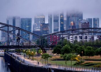 Αυξήσεις επιτοκίων: Έρχεται η ώρα του «λογαριασμού» – Φόβοι για κύμα χρεοκοπιών