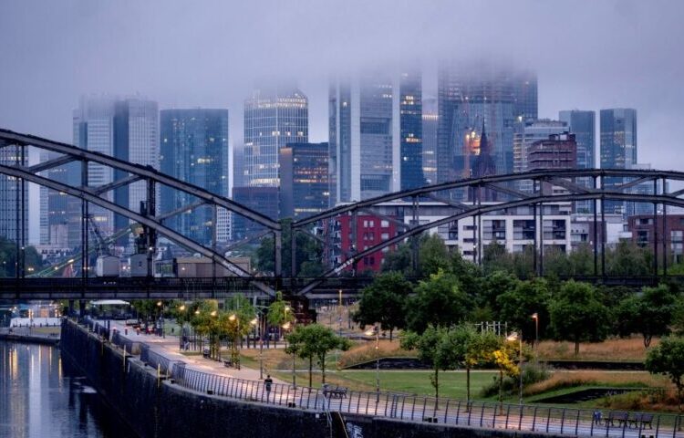 Αυξήσεις επιτοκίων: Έρχεται η ώρα του «λογαριασμού» – Φόβοι για κύμα χρεοκοπιών