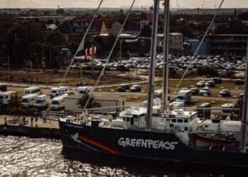 Greenpeace: Τα «βάζει» με τις ευρωπαϊκές πετρελαϊκές εταιρείες για την ενεργειακή μετάβαση