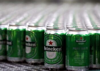 Φεύγει από τη Ρωσία η Heineken – Πούλησε επτά ζυθοποιίες για 1 ευρώ