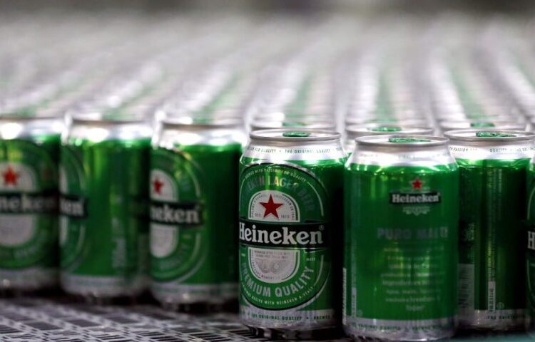 Φεύγει από τη Ρωσία η Heineken – Πούλησε επτά ζυθοποιίες για 1 ευρώ