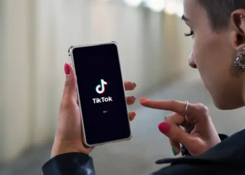TikTok: Οι παγκόσμιες λήψεις της εφαρμογής έφτασαν κατά μέσο όρο τα 2.7 εκατ. ημερησίως