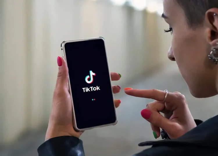 TikTok: Οι παγκόσμιες λήψεις της εφαρμογής έφτασαν κατά μέσο όρο τα 2.7 εκατ. ημερησίως